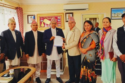 नेपाल घरेलु तथा साना उद्योगका समस्या उद्योग मन्त्री समक्ष पेश