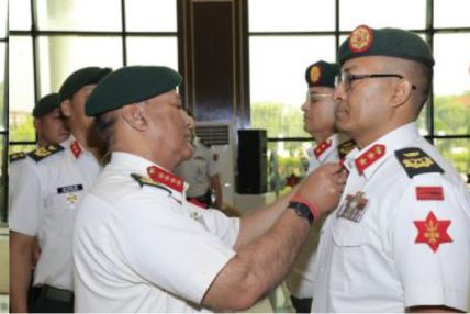 प्रधान सेनापतिद्वारा दर्ज्यानी चिन्ह प्रदान