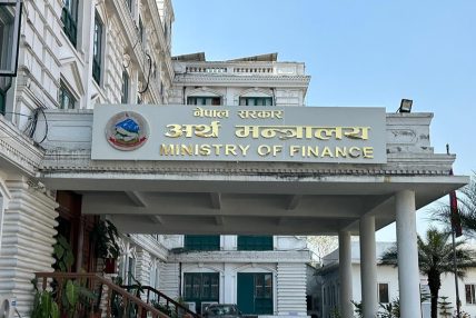 सरकारी कर्मचारीले अब महिनामा २ किस्तामा तलब पाउने