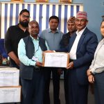 नेपाल मेडिकल कलेजद्वारा हजयात्रीलाई स्वास्थ्य सामग्री प्रदान