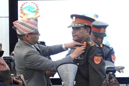 सशस्त्र प्रहरी आईजीपी पौडेललाई दर्ज्यानी चिह्न