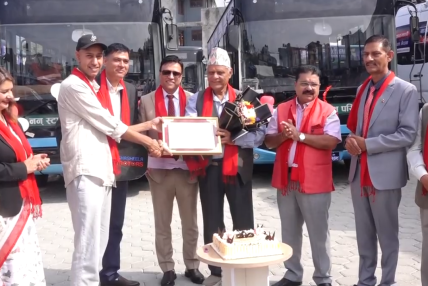 महानगर यातायातले थप्यो नयाँ १६ वटा विद्युतीय बस