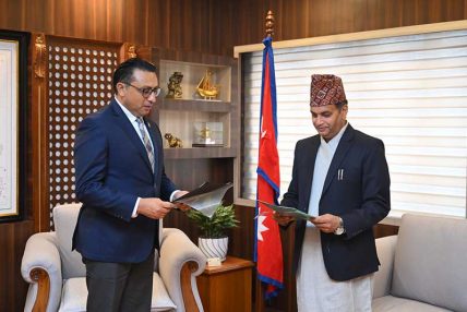 सेबोनका नवनियुक्त अध्यक्ष भट्टद्वारा सपथ ग्रहण