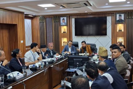 काठमाडौँ उपत्यकाका अस्तव्यस्त तार साउन दोस्रो साताभित्र व्यवस्थापन गरिसक्न निर्देशन