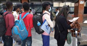 सरकारलाई म्यानपावर व्यवसायीको अल्टिमेटम, फ्री भिसा र फ्रि टिकटको नीति शतप्रतिशत लागू गर्न सक्दैनौं सरकारलाई म्यानपावर व्यवसायीको अल्टिमेटम, फ्री भिसा र फ्रि टिकटको नीति शतप्रतिशत लागू गर्न सक्दैनौं