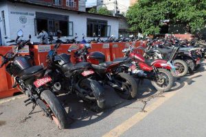 मोटरसाइकल मोडिफाइ गरेर चलाउने एक हजार ३७१ चालकलाई कारबाही मोटरसाइकल मोडिफाइ गरेर चलाउने एक हजार ३७१ चालकलाई कारबाही