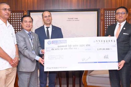 नेपाल बैंकले रसुवा बाढीपीडितका लागि तीन करोड १ लाख आर्थिक सहयोग दियो