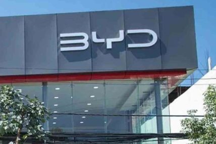 बीवाइडी गाडीको बिक्रेता साइमेक्स इन्कले प्रधानमन्त्री कोषमा रू ७ करोड दिने घोषणा