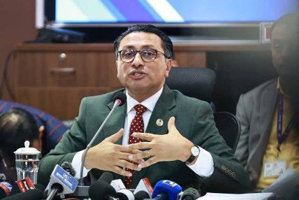 बहुराष्ट्रिय २० ठूला करदाता कम्पनीका प्रतिनिधिसँग छलफल गर्दै अर्थमन्त्री