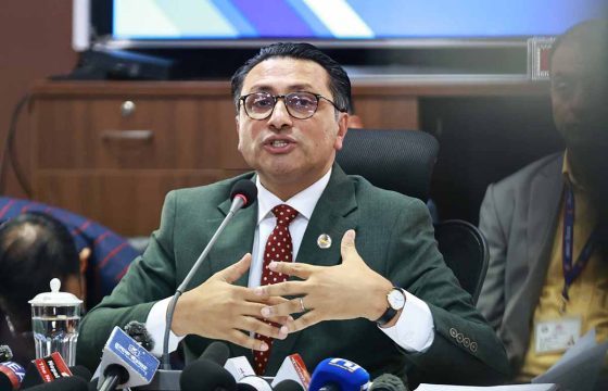 बहुराष्ट्रिय २० ठूला करदाता कम्पनीका प्रतिनिधिसँग छलफल गर्दै अर्थमन्त्री