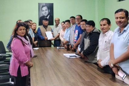 पत्रकारिता क्षेत्रलाई संकटमा पार्ने कुनै पनि निर्णय स्वीकार्य छैन : कांग्रेस सभापति थापा