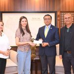 विपद्मा कन्टिनेन्टल ट्रेडिङको रसुवा बाढीपीडितका लागि २५ लाख रुपैयाँ सहयोग अध्यक्ष सुहृद् घिमिरेसहितको परिवारद्वारा अर्थमन्त्रीलाई राहत कोषका लागि चेक हस्तान्तरण विपद्मा कन्टिनेन्टल ट्रेडिङको रसुवा बाढीपीडितका लागि २५ लाख रुपैयाँ सहयोग अध्यक्ष सुहृद् घिमिरेसहितको परिवारद्वारा अर्थमन्त्रीलाई राहत कोषका लागि चेक हस्तान्तरण