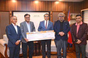 हिमालयन लाइफ इन्स्योरेन्सले बाढीपीडितका लागि रु. ५१ लाख रुपैयाँ सहयोग हिमालयन लाइफ इन्स्योरेन्सले बाढीपीडितका लागि रु. ५१ लाख रुपैयाँ सहयोग