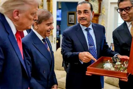 घरेलु रुपमा संघर्ष गरिरहेको पाकिस्तान किन विश्वव्यापी सान्दर्भिकता खोज्छ ?