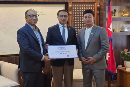 सगरमाथा लुम्बिनी इन्स्योरेन्सले बाढीपीडितलाई दियो ६२ लाख