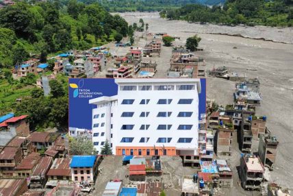 बाढी प्रभावितको राहतका लागि ट्रिटन कलेजद्वारा २ लाख २२ हजार सहयोग