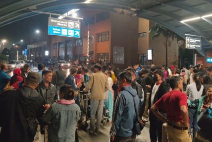 दसैँमा पनि रोकिएन विदेसिने युवाहरुको लर्को