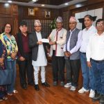 सुवा बाढीपीडितका लागि डिप्लोमा इन्जिनियर्स एशोसियसनको सहयोग, अर्थसचिवलाई हस्तान्तरण